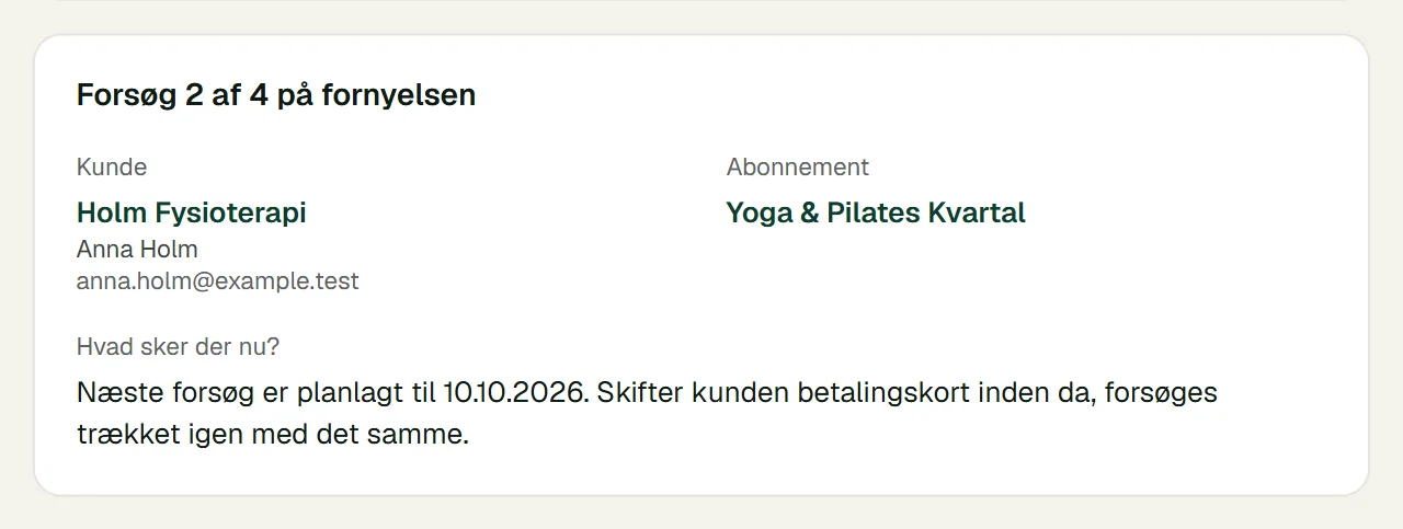Et fejlet træk set fra administrationen: forsøg 2 af 4 på fornyelsen, kunden og abonnementet, og datoen for næste forsøg.